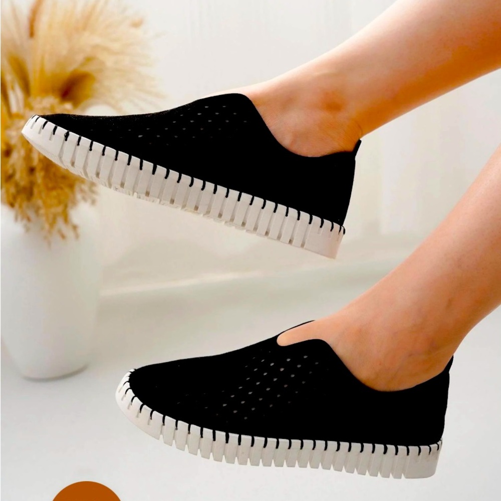 Gently Worn Project Cloud Lily.A, Slip on—Memory Foam Sneaker/Loafer, Sz 9,Black